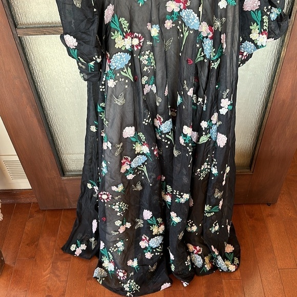 Mac Duggal EMBROIDERED BISHOP SLEEVE V NECK FLOWY GOWN size 4 $798 NEW - Picture 9 of 17